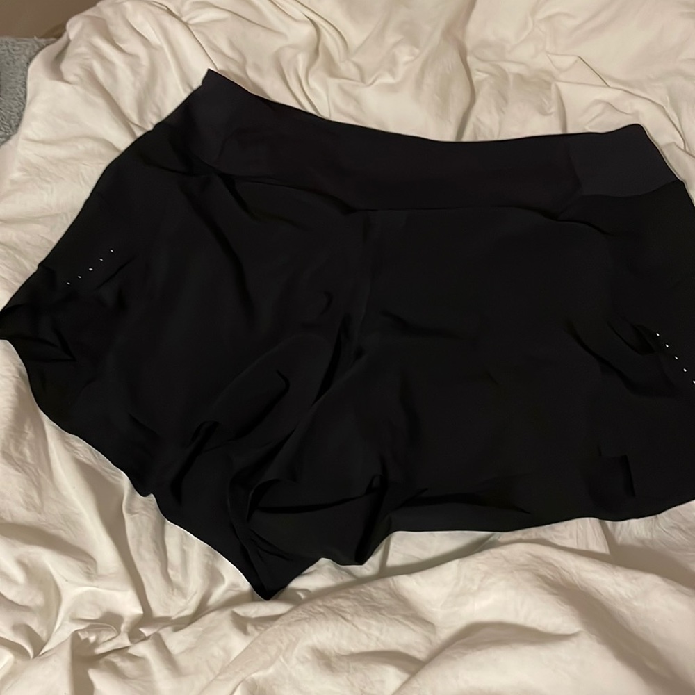 🖤ATHLETA  Run With It 4.5 in Short